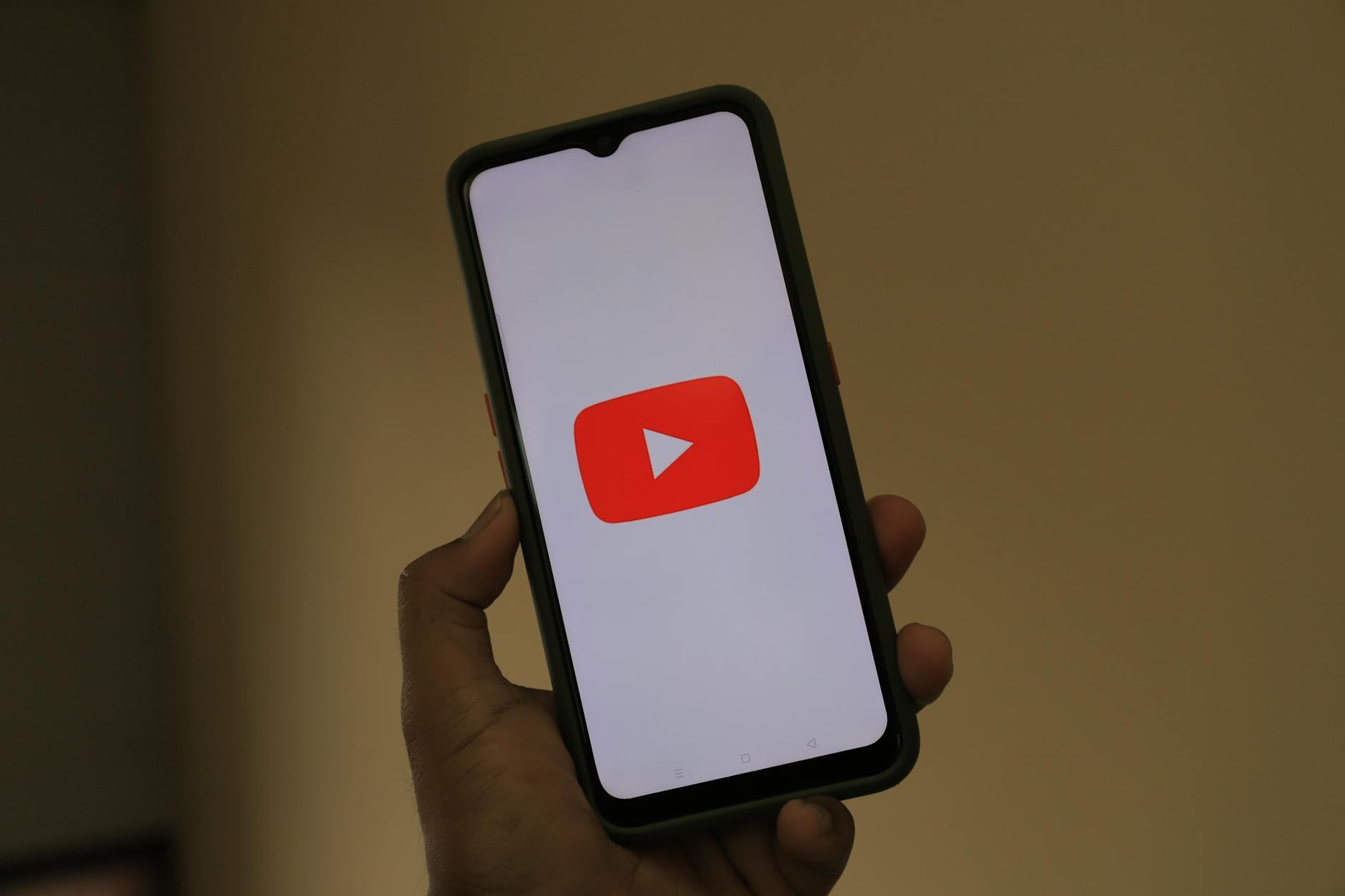 YouTube Labels AI Videos for Transparency