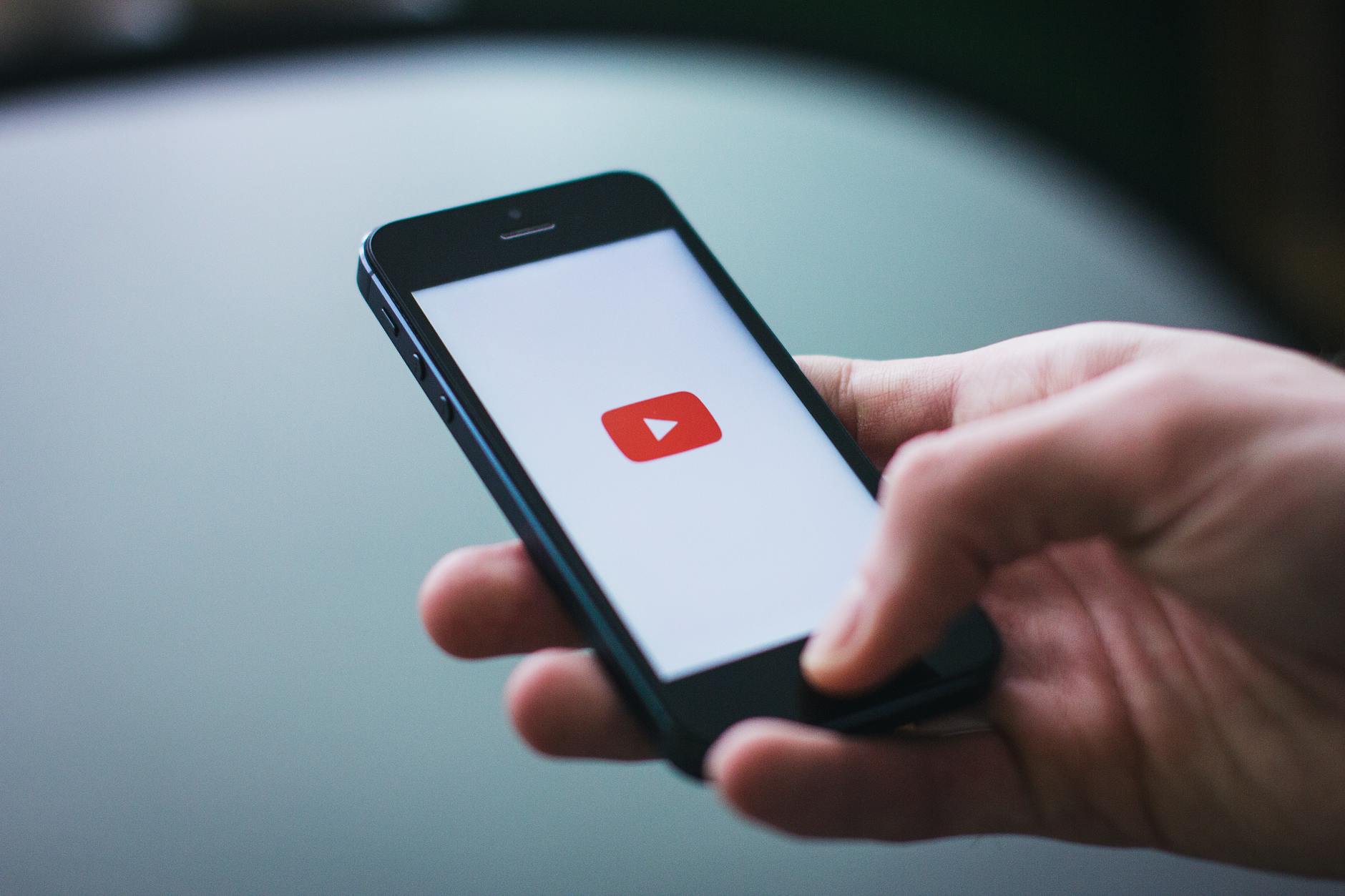 YouTube Tests Removal of Subscriptions Tab on Mobile