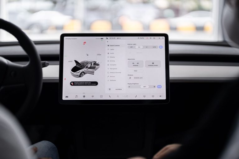 GM Vehicles Unlock 200+ Android Apps, Including YouTube