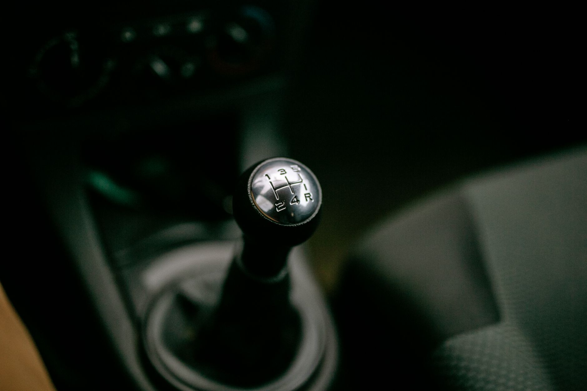 Manual Cars Boost Brain Health, Study Finds