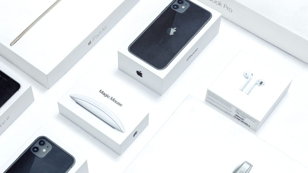 Score Big on Apple Watch and iPhone 17 Deals