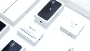 Score Big on Apple Watch and iPhone 17 Deals