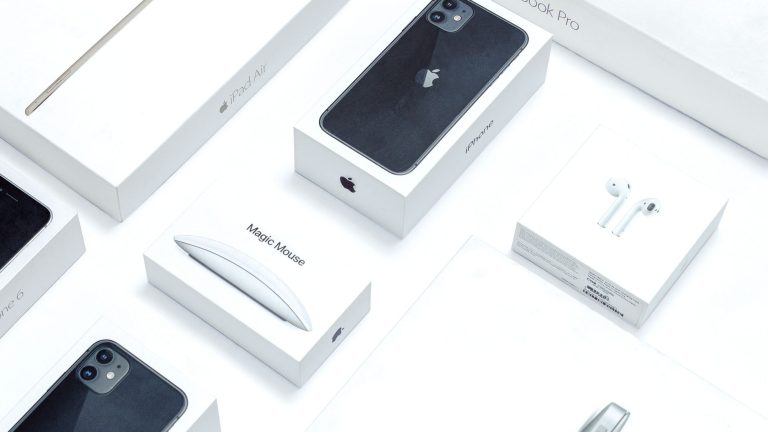 Score Big on Apple Watch and iPhone 17 Deals