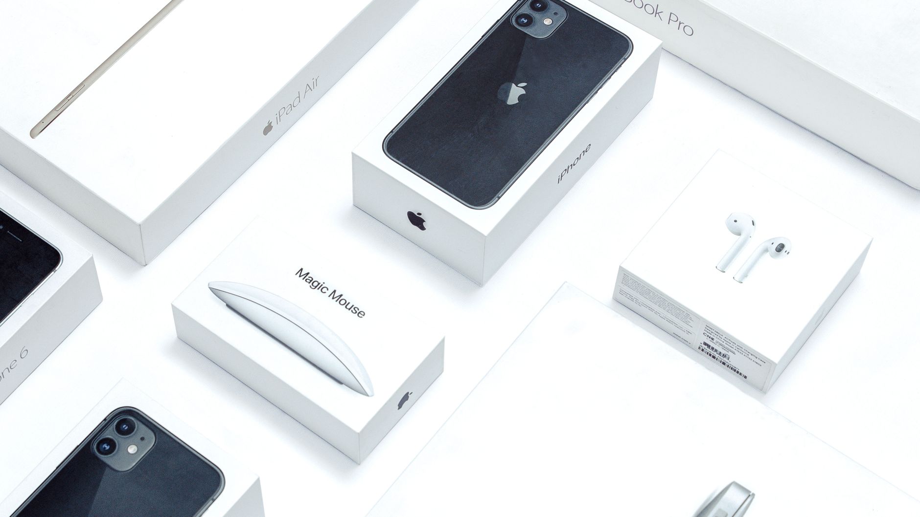 Score Big on Apple Watch and iPhone 17 Deals