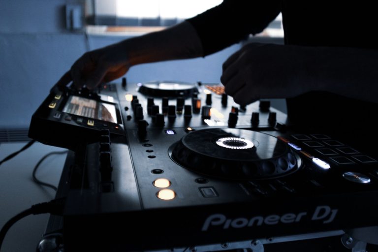 Spotify’s DJ Mix Feature Makes You the DJ